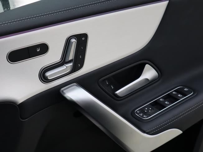 MERCEDES-BENZ CLA Class Photo 41