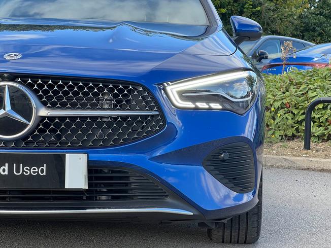 MERCEDES-BENZ CLA Class Photo 18