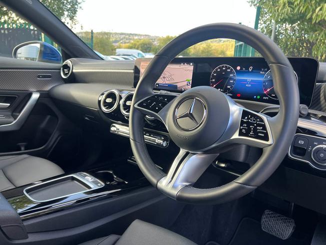 MERCEDES-BENZ CLA Class Photo 19