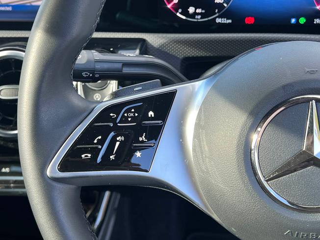 MERCEDES-BENZ CLA Class Photo 22