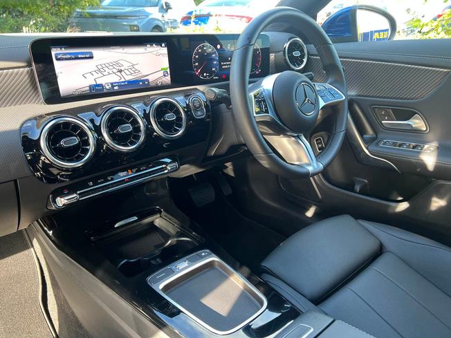 MERCEDES-BENZ CLA Class Photo 3