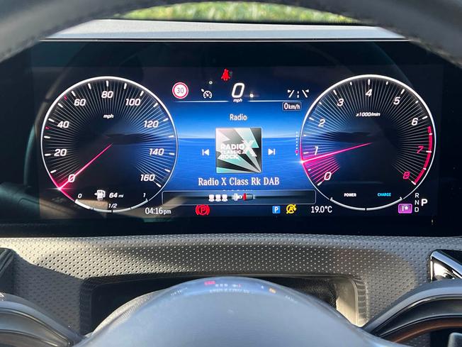 MERCEDES-BENZ CLA Class Photo 4