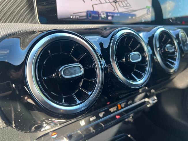 MERCEDES-BENZ CLA Class Photo 40