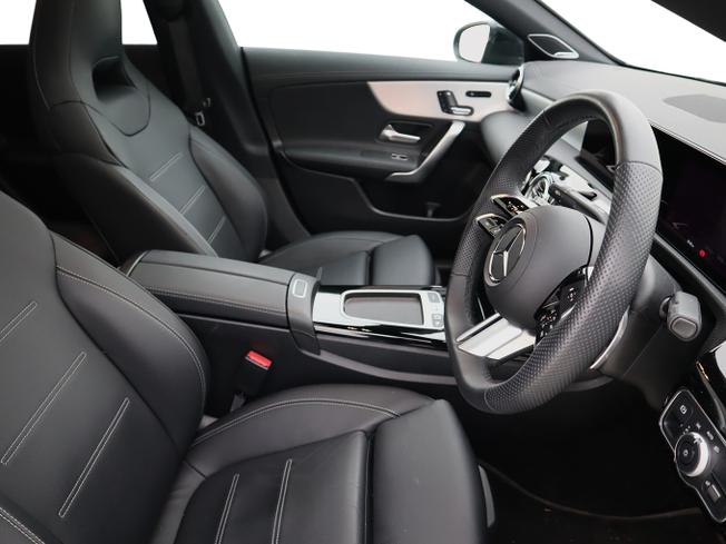 MERCEDES-BENZ CLA Class Photo 14