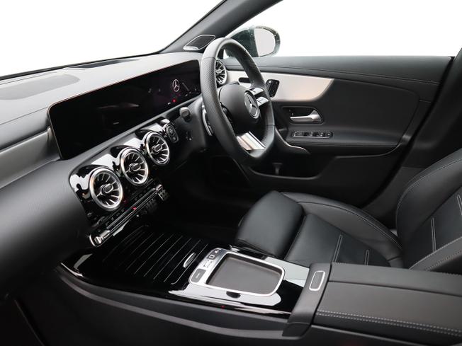 MERCEDES-BENZ CLA Class Photo 15