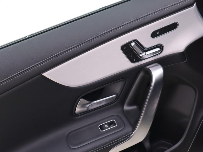 MERCEDES-BENZ CLA Class Photo 18