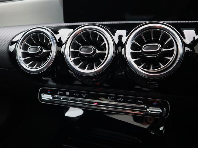 MERCEDES-BENZ CLA Class Photo 27