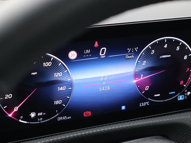 MERCEDES-BENZ CLA Class Photo 35