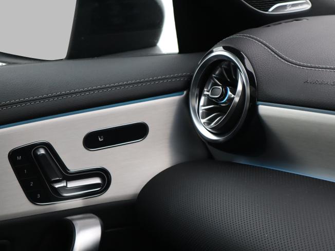 MERCEDES-BENZ CLA Class Photo 37