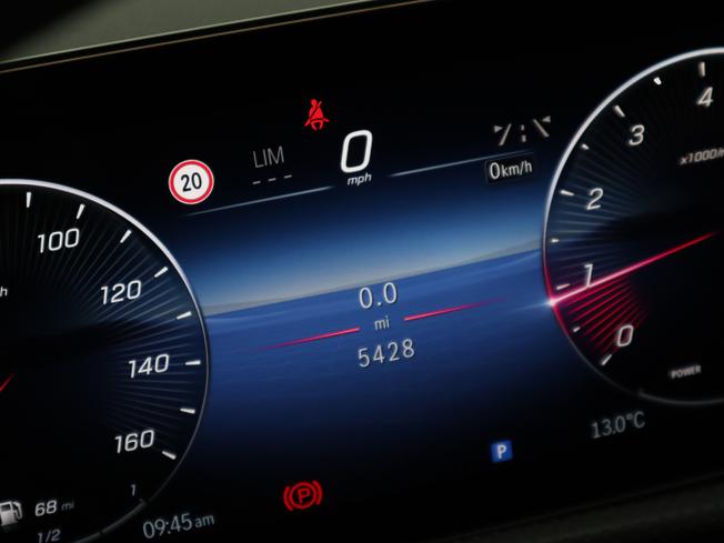 MERCEDES-BENZ CLA Class Photo 4