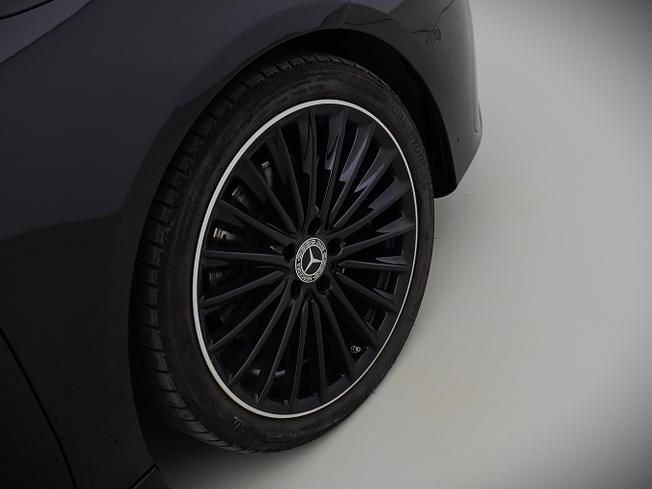 MERCEDES-BENZ CLA Class Photo 6