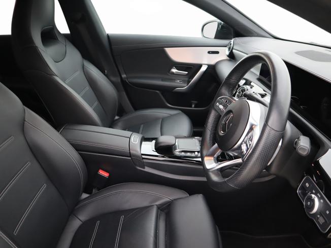 MERCEDES-BENZ CLA Class Photo 14