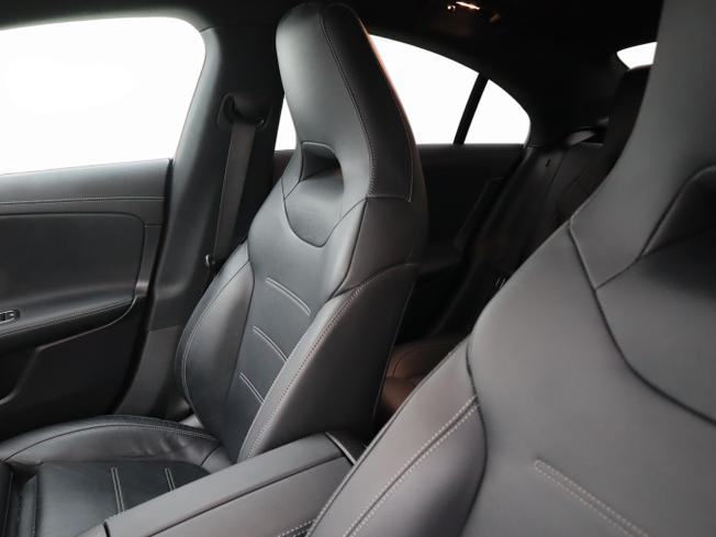 MERCEDES-BENZ CLA Class Photo 18
