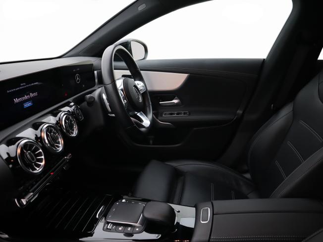 MERCEDES-BENZ CLA Class Photo 19