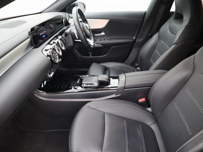 MERCEDES-BENZ CLA Class Photo 21