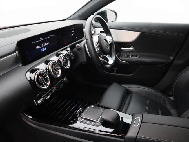 MERCEDES-BENZ CLA Class Photo 3