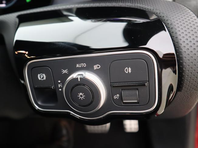 MERCEDES-BENZ CLA Class Photo 38