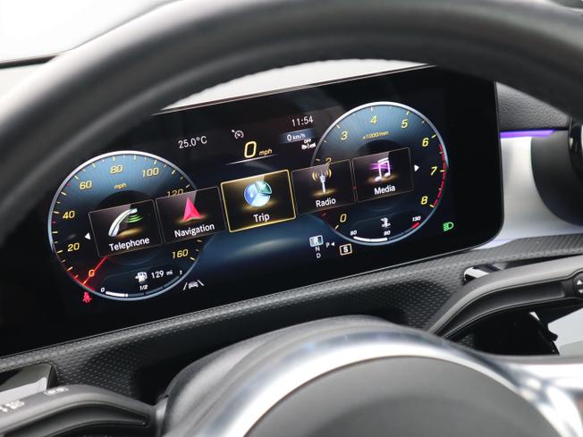 MERCEDES-BENZ CLA Class Photo 4
