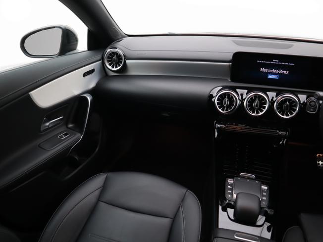 MERCEDES-BENZ CLA Class Photo 5