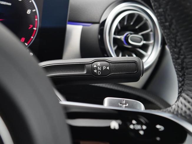MERCEDES-BENZ CLA Class Photo 14