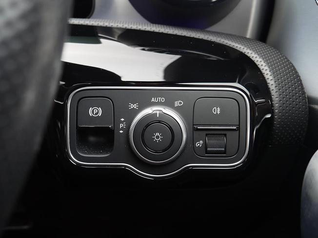 MERCEDES-BENZ CLA Class Photo 15