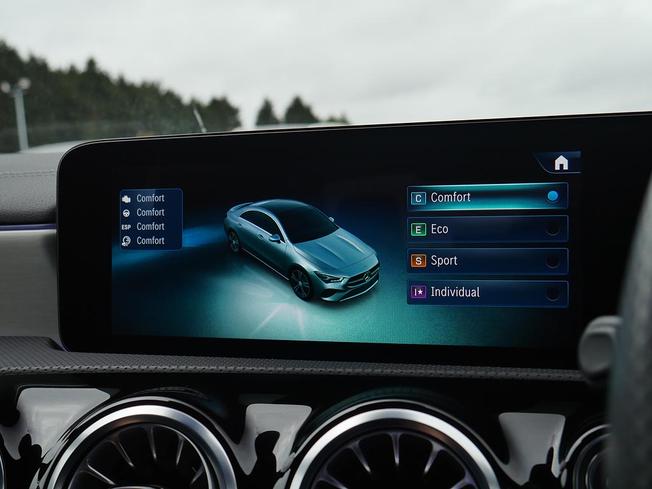 MERCEDES-BENZ CLA Class Photo 25