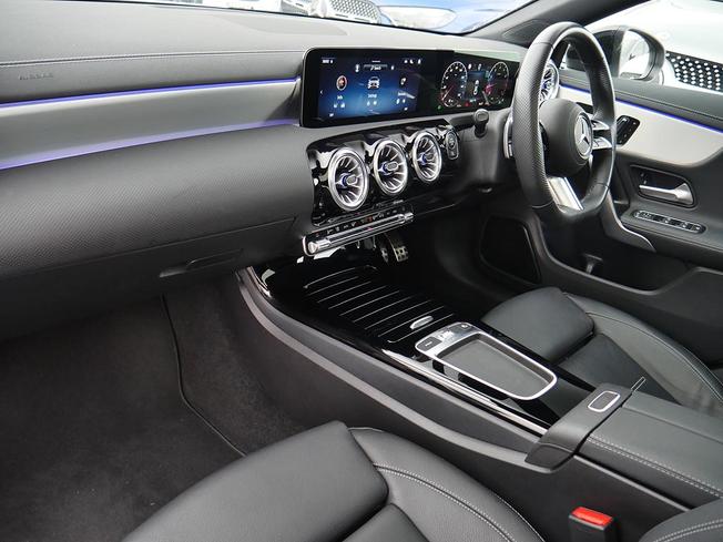 MERCEDES-BENZ CLA Class Photo 3