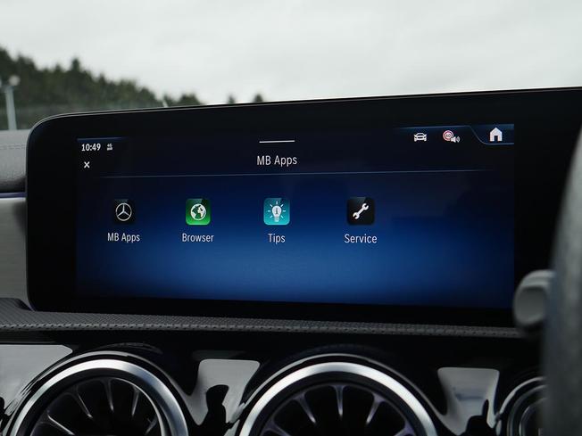 MERCEDES-BENZ CLA Class Photo 31