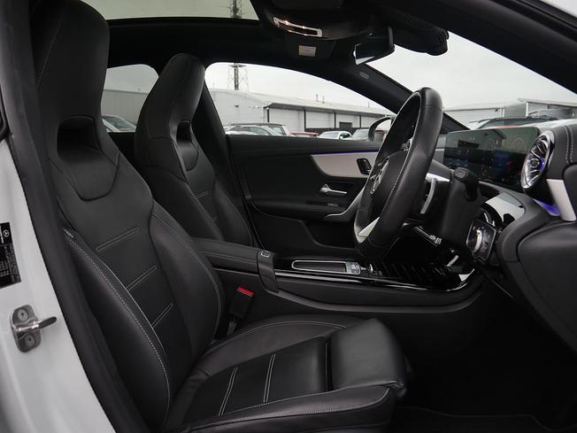 MERCEDES-BENZ CLA Class Photo 35