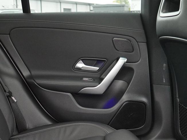MERCEDES-BENZ CLA Class Photo 39