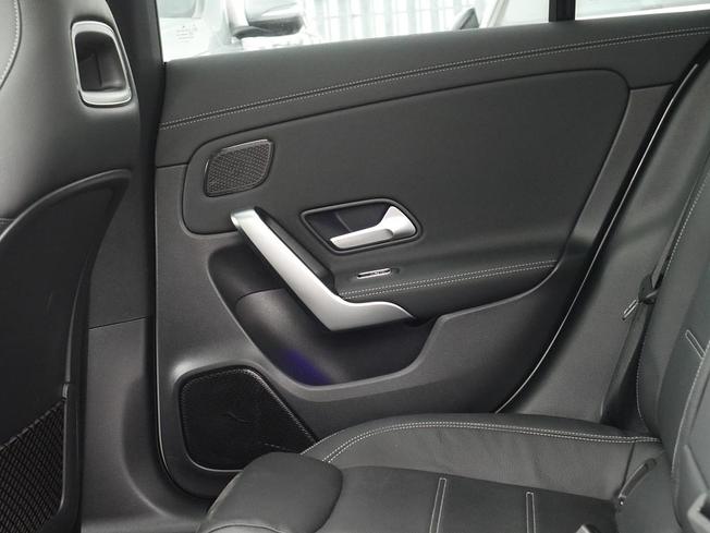 MERCEDES-BENZ CLA Class Photo 42