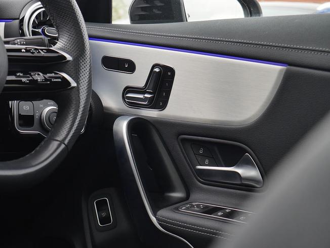 MERCEDES-BENZ CLA Class Photo 45