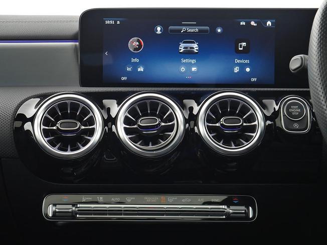 MERCEDES-BENZ CLA Class Photo 47