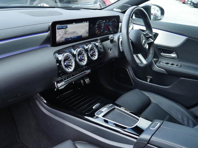 MERCEDES-BENZ CLA Class Photo 3