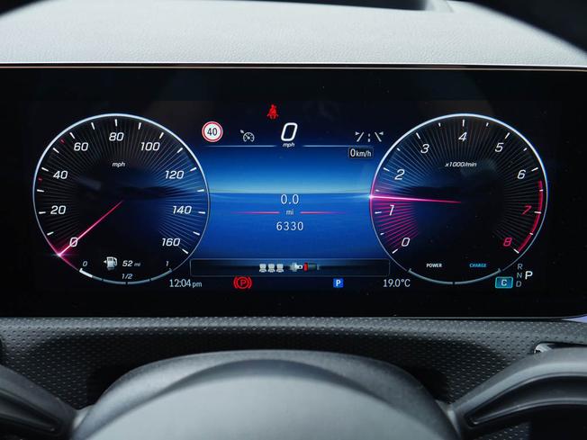 MERCEDES-BENZ CLA Class Photo 4