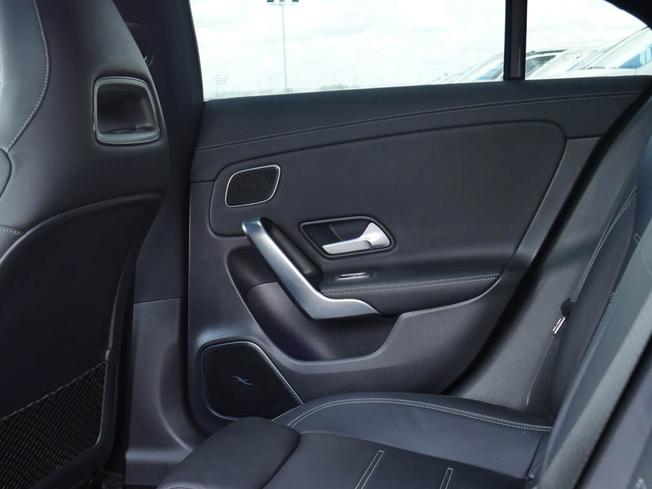 MERCEDES-BENZ CLA Class Photo 41