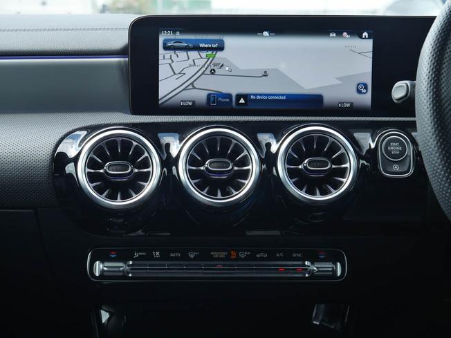 MERCEDES-BENZ CLA Class Photo 45