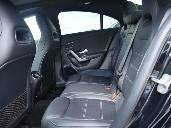 MERCEDES-BENZ CLA Class Photo 8