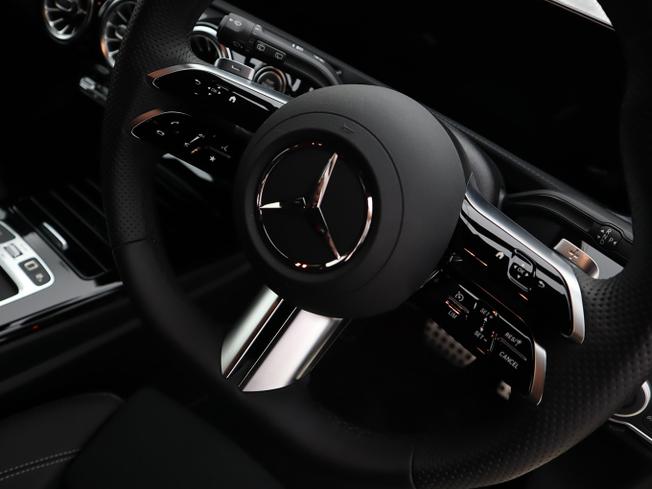 MERCEDES-BENZ CLA Class Photo 16