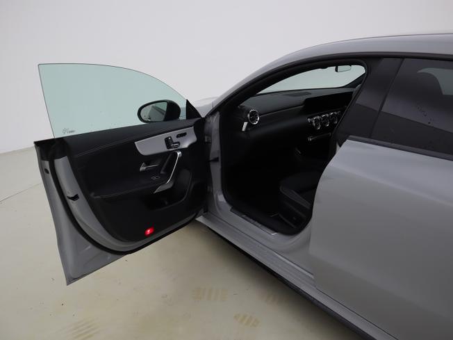 MERCEDES-BENZ CLA Class Photo 24