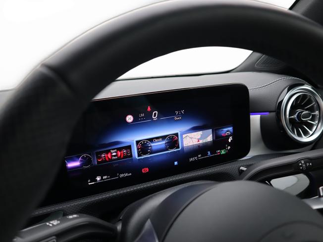 MERCEDES-BENZ CLA Class Photo 4