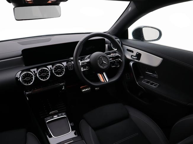 MERCEDES-BENZ CLA Class Photo 5