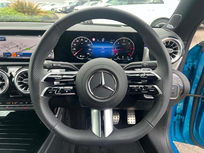 MERCEDES-BENZ CLA Class Photo 23