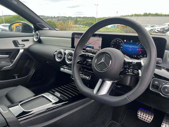 MERCEDES-BENZ CLA Class Photo 24