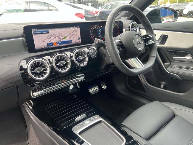 MERCEDES-BENZ CLA Class Photo 3