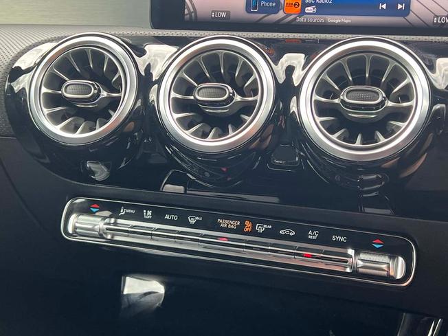 MERCEDES-BENZ CLA Class Photo 35