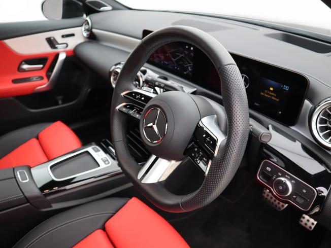 MERCEDES-BENZ CLA Class Photo 12