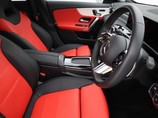 MERCEDES-BENZ CLA Class Photo 14