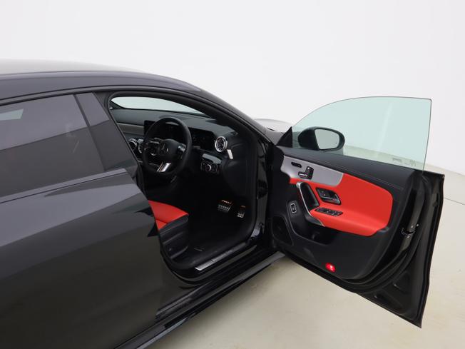 MERCEDES-BENZ CLA Class Photo 17