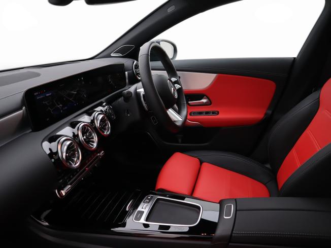 MERCEDES-BENZ CLA Class Photo 20